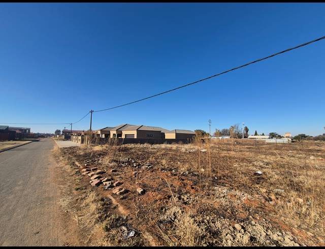 876M² VACANT LAND FOR SALE IN UNITAS PARK